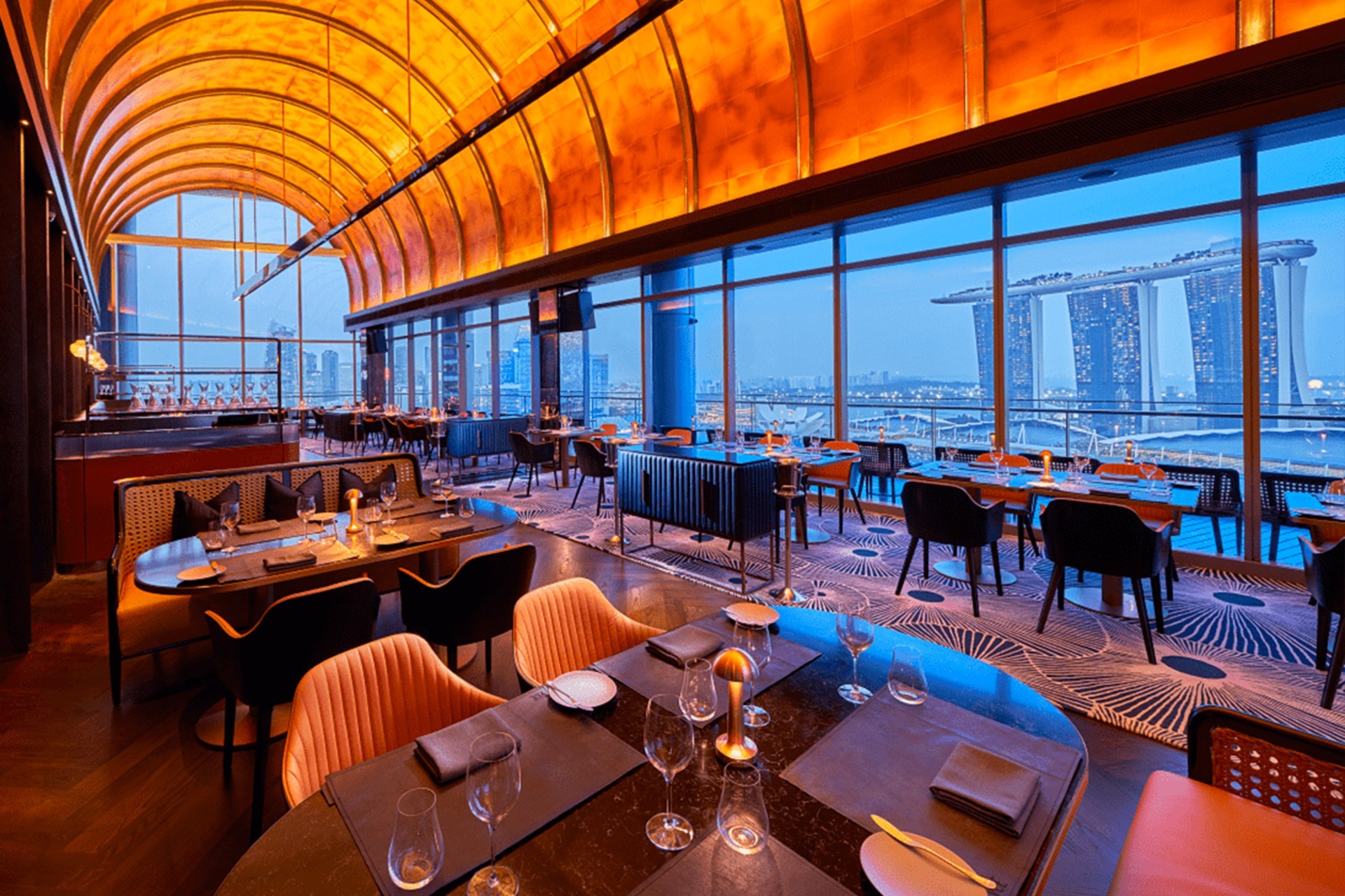 Overlooking Marina Bay, the new cult restaurant in Singapore is